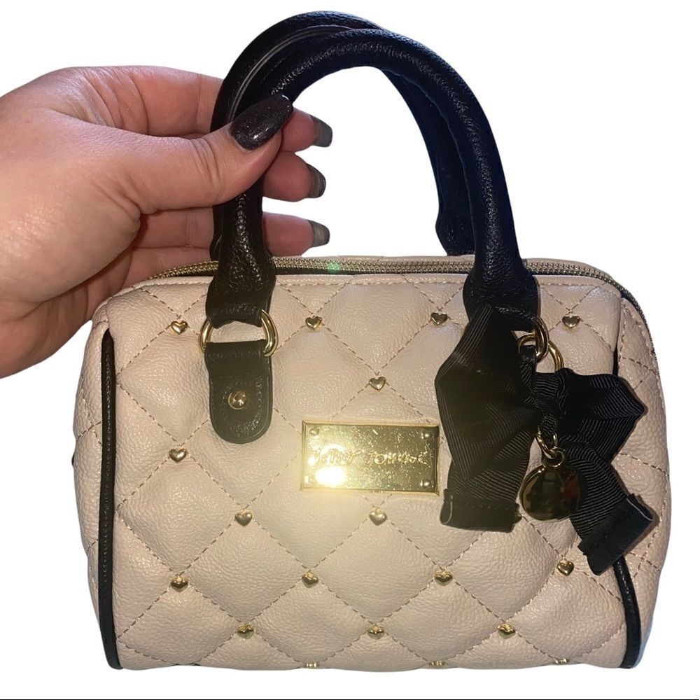 Betsey Johnson - White Quilted Little Purse - Picture 5 of 8